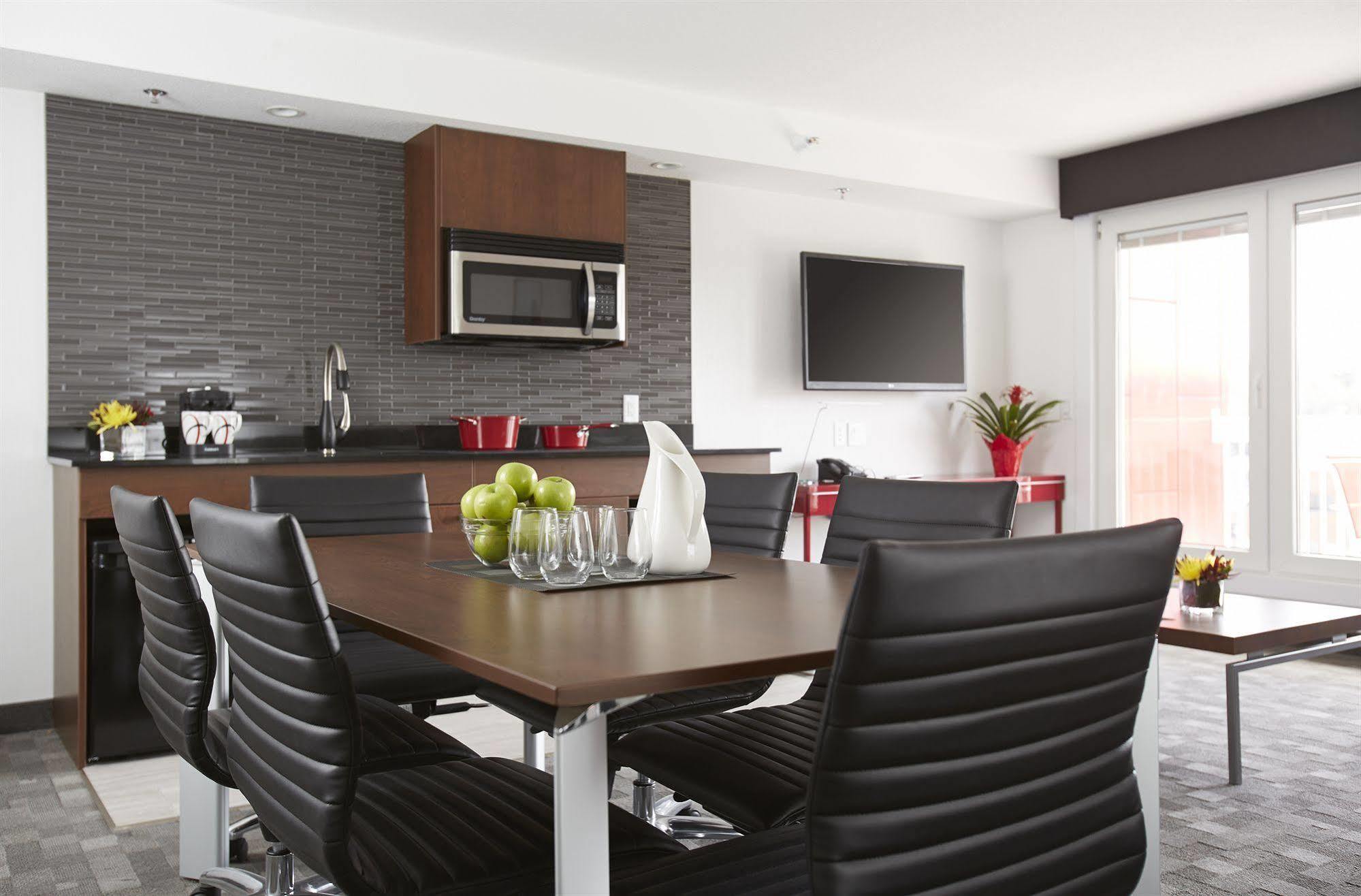 Hotel Elan YYC المظهر الخارجي الصورة