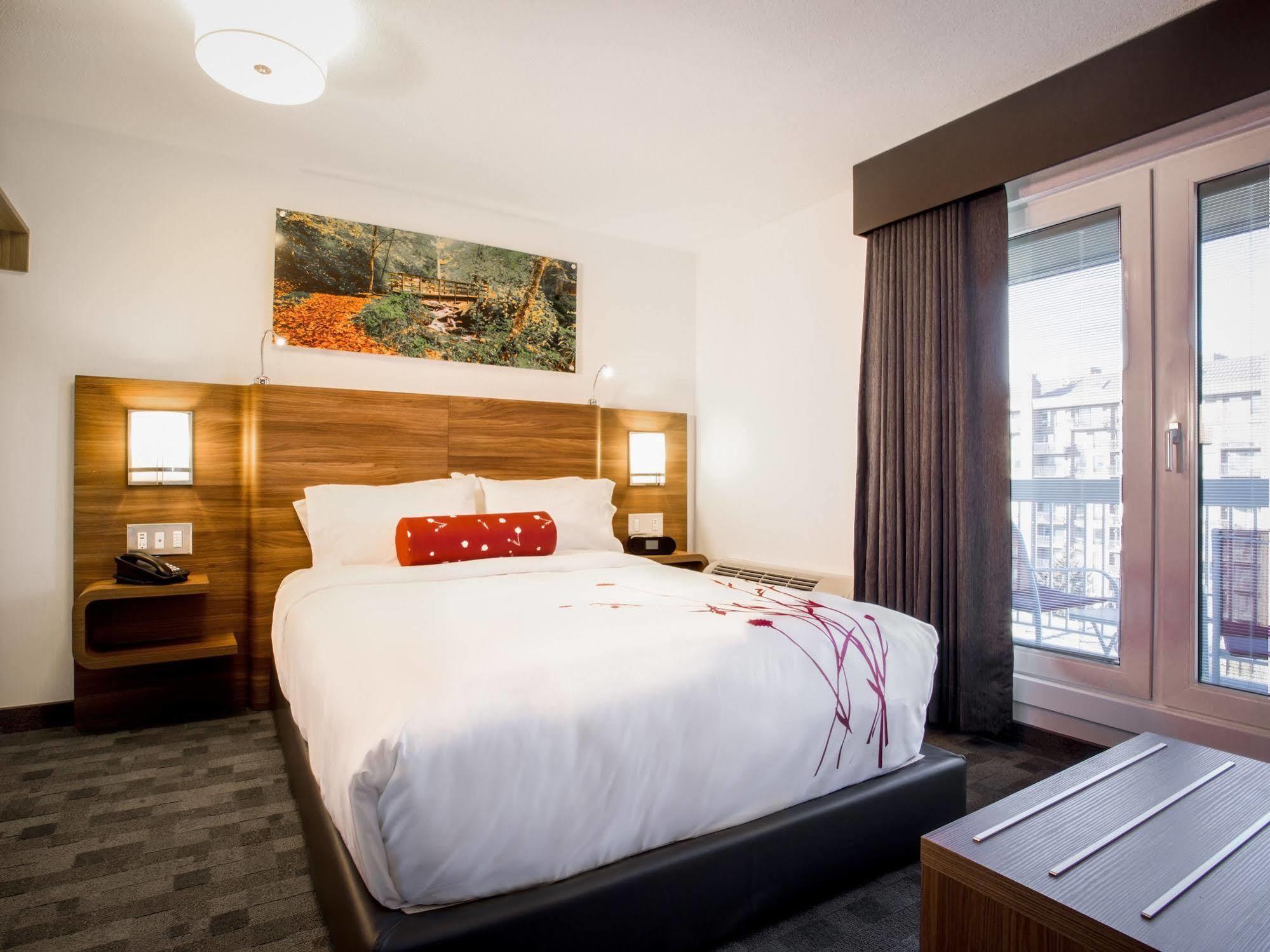 Hotel Elan YYC المظهر الخارجي الصورة