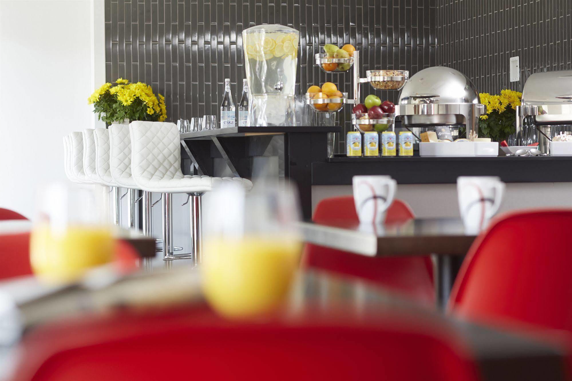 Hotel Elan YYC المظهر الخارجي الصورة
